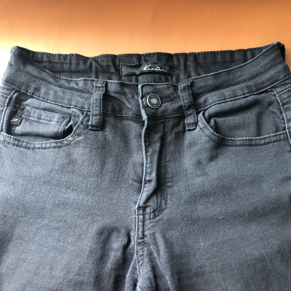 KanCan black high rise skinny jeans size 26 Estilo style. Good condition